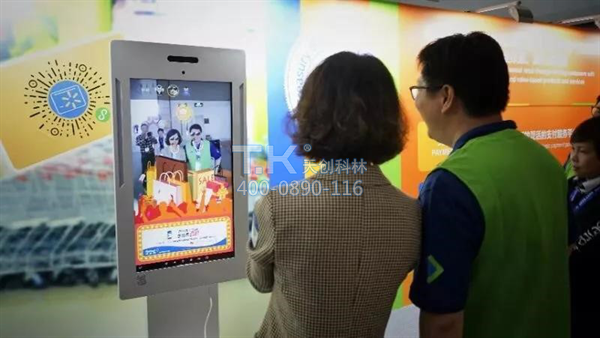 可觸摸AI廣告機走進商場讓客戶更喜歡